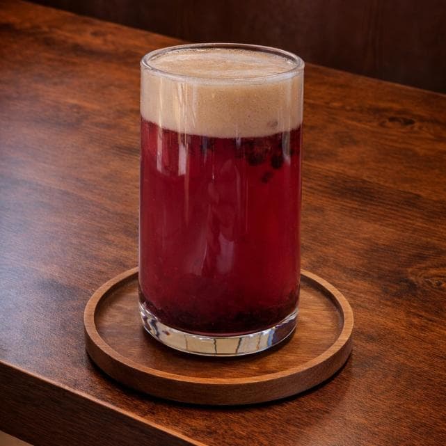 🍓 نیترو توتفرنگی (Strawberry Nitro Cold Brew)